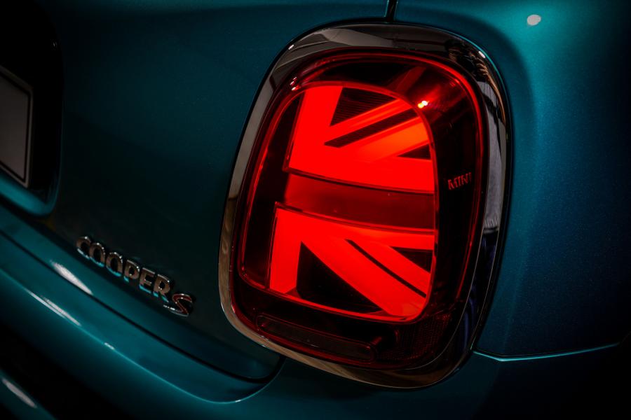 Детали экстерьера Mini Cooper S Cabrio (F57) 2018 года  (MY) (фото 3 из 20)